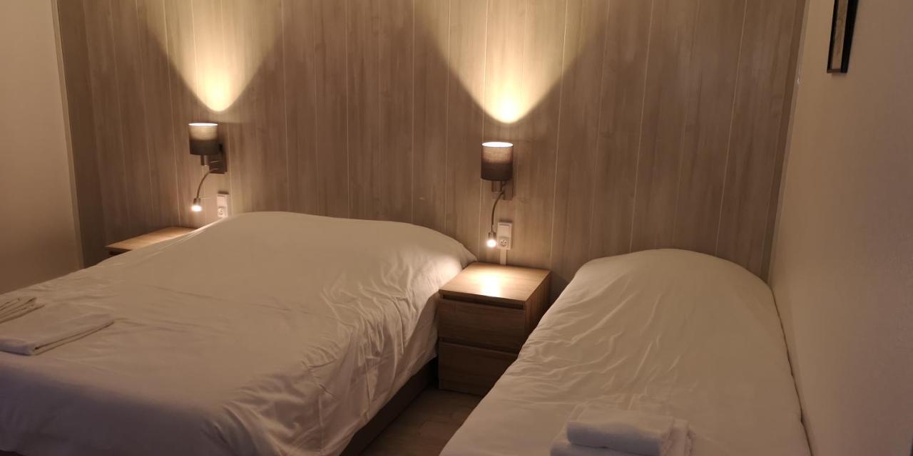 Hotel Du Cheval Blanc Cerizay Quarto foto